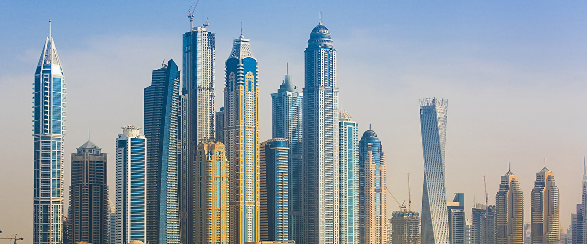 Небоскребы дубая ночью. Дубай марина небоскребы ночью. Абу даби tourism. Оаэ гонконг. Город дубай с высоты птичьего полета.